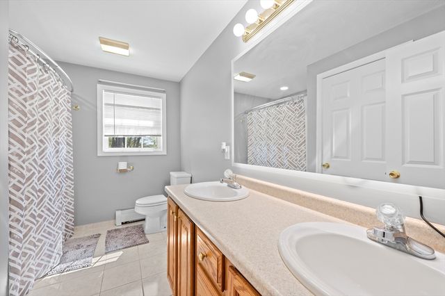 3 Clegg St, Worcester, MA 01603