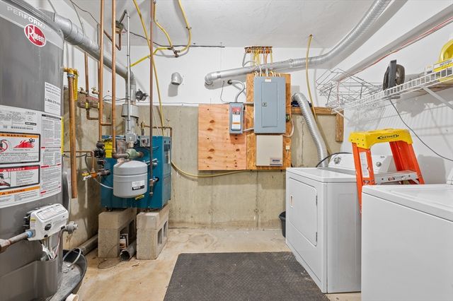 3 Clegg St, Worcester, MA 01603