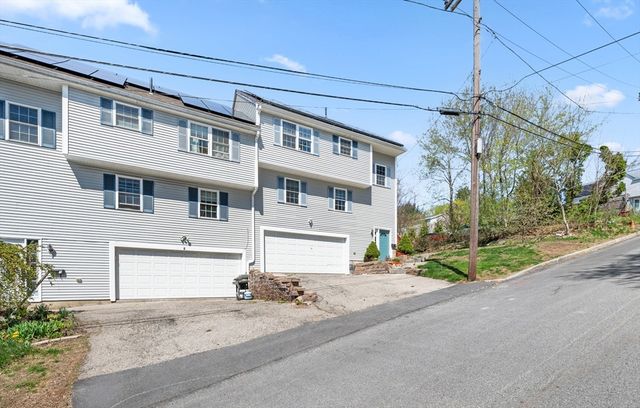 3 Clegg St, Worcester, MA 01603
