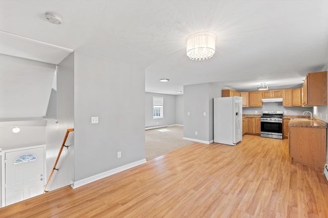 3 Clegg St, Worcester, MA 01603