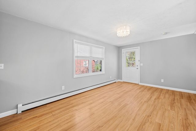 3 Clegg St, Worcester, MA 01603