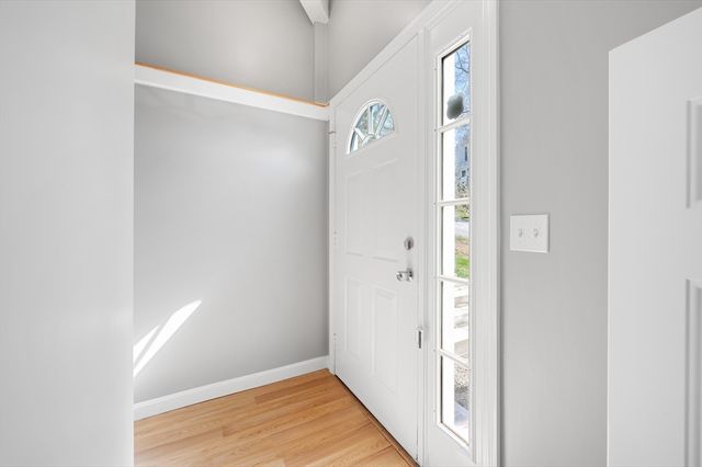 3 Clegg St, Worcester, MA 01603