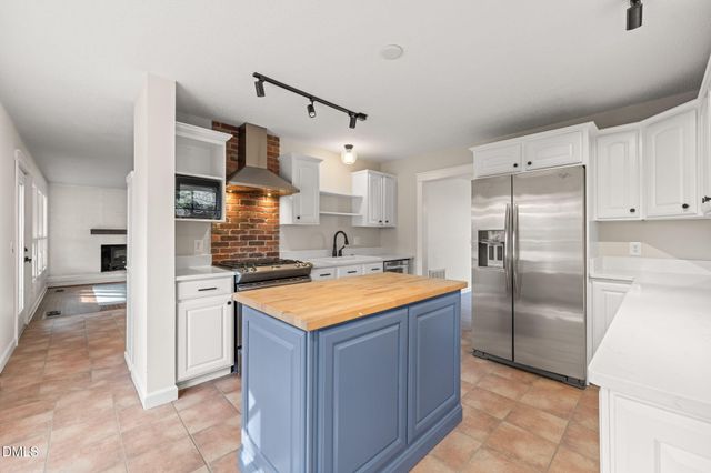 15 Abbey Road, Chapel Hill, NC 27516