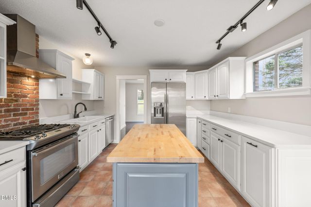 15 Abbey Road, Chapel Hill, NC 27516