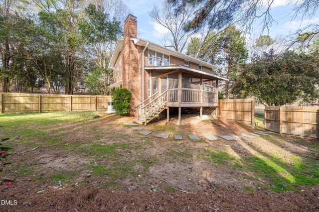 15 Abbey Road, Chapel Hill, NC 27516