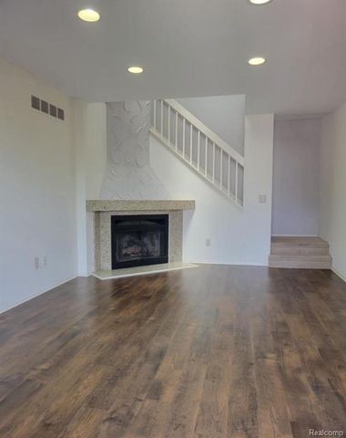 31164 Country Way Way, Farmington Hills, MI 48331