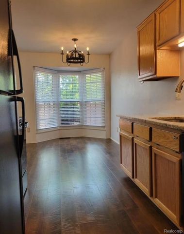 31164 Country Way Way, Farmington Hills, MI 48331