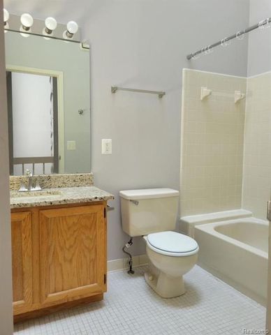 31164 Country Way Way, Farmington Hills, MI 48331