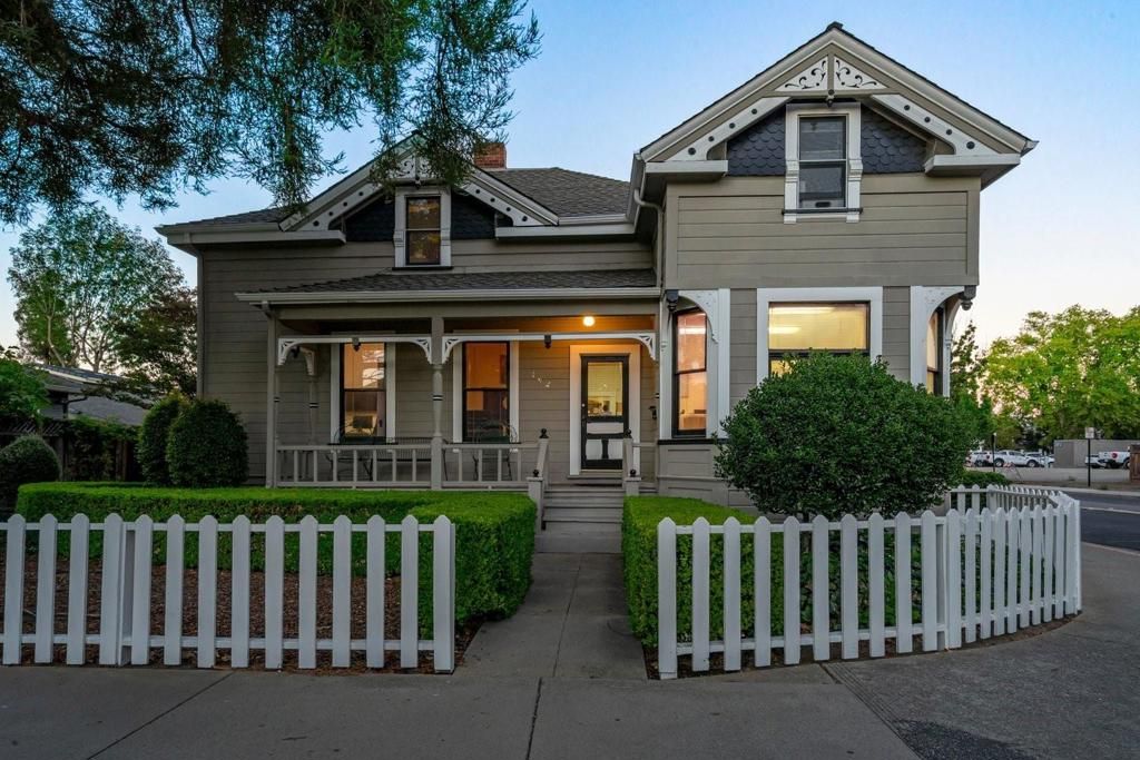 Image 1 of property listing at 142 N Central Avenue, Campbell, CA 95008