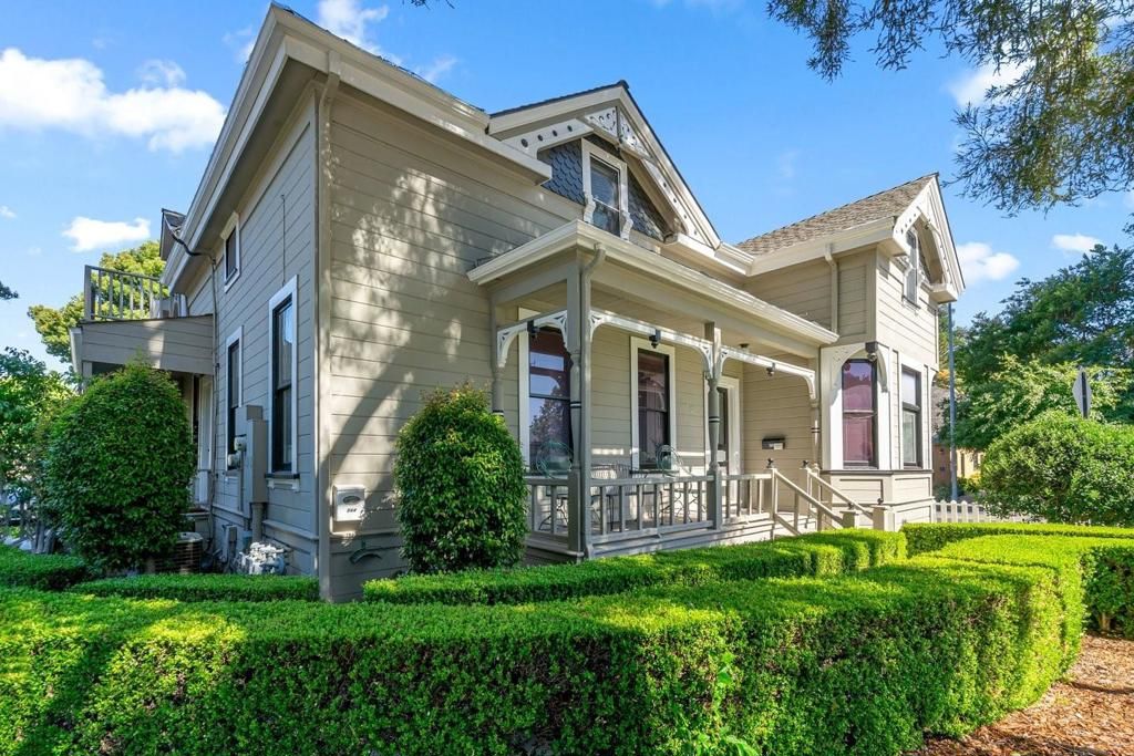 Image 10 of property listing at 142 N Central Avenue, Campbell, CA 95008