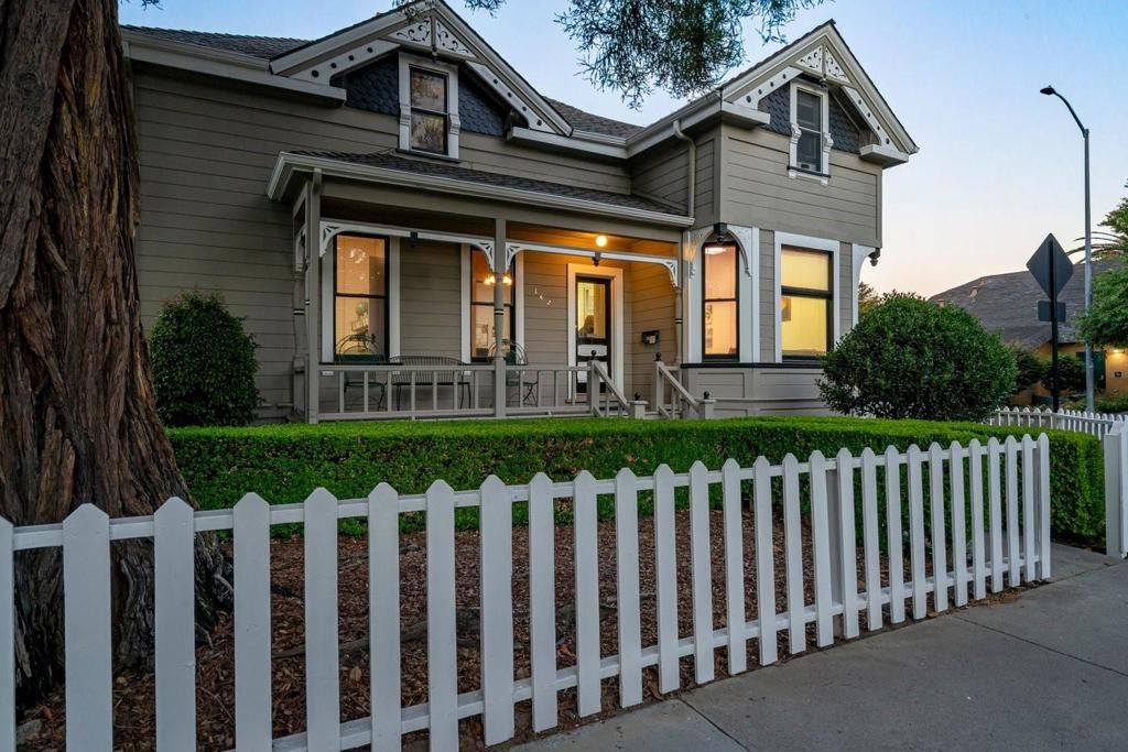 Image 2 of property listing at 142 N Central Avenue, Campbell, CA 95008