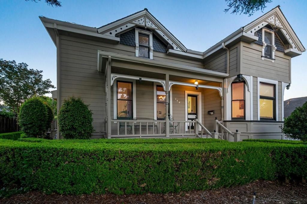Image 3 of property listing at 142 N Central Avenue, Campbell, CA 95008