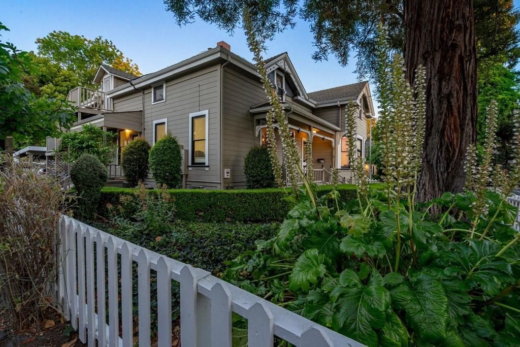 Image 4 of property listing at 142 N Central Avenue, Campbell, CA 95008