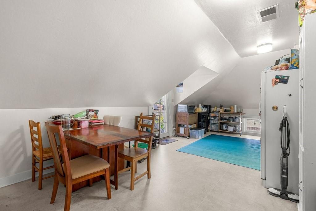 Image 55 of property listing at 142 N Central Avenue, Campbell, CA 95008