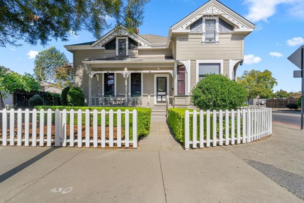 Image 9 of property listing at 142 N Central Avenue, Campbell, CA 95008