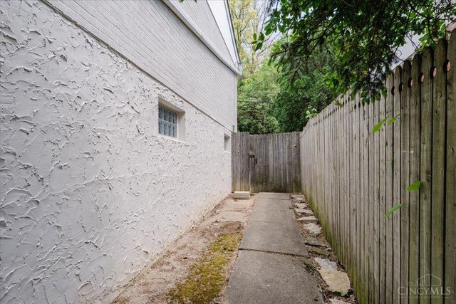 5781 Kennedy Avenue, Cincinnati, OH 45213