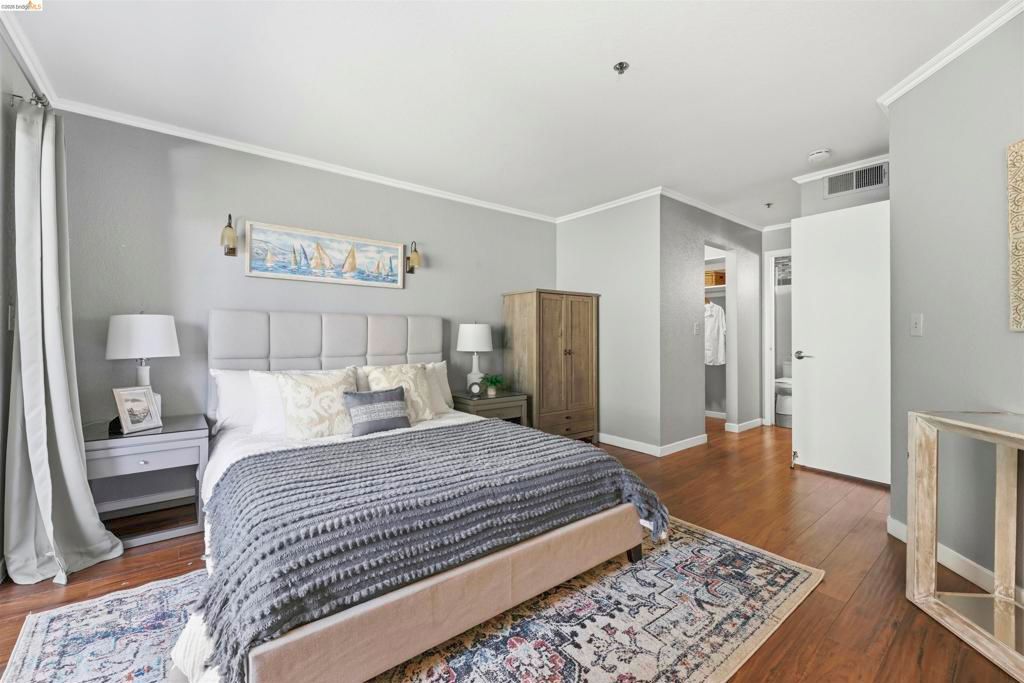 Image 11 of property listing at 535 Pierce 5203, Albany, CA 94706