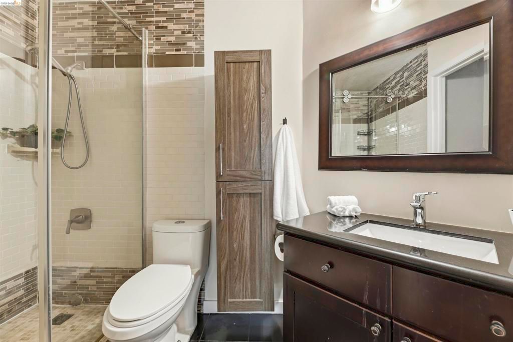 Image 15 of property listing at 535 Pierce 5203, Albany, CA 94706