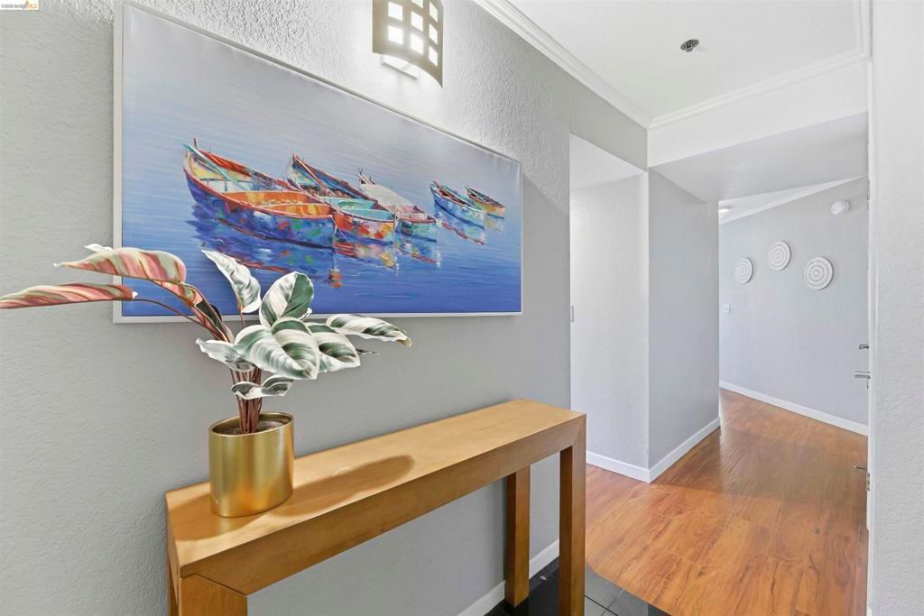 Image 2 of property listing at 535 Pierce 5203, Albany, CA 94706