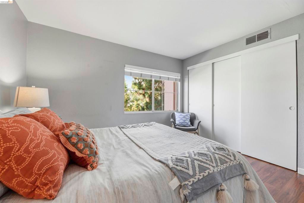 Image 20 of property listing at 535 Pierce 5203, Albany, CA 94706