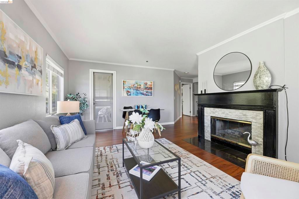 Image 3 of property listing at 535 Pierce 5203, Albany, CA 94706