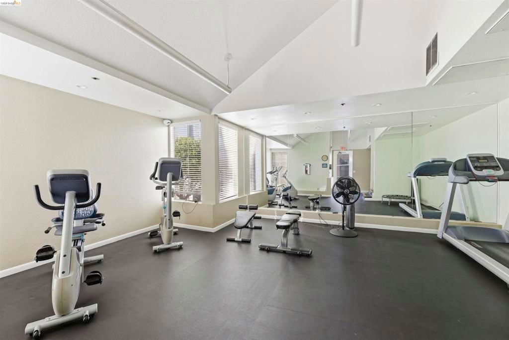 Image 33 of property listing at 535 Pierce 5203, Albany, CA 94706