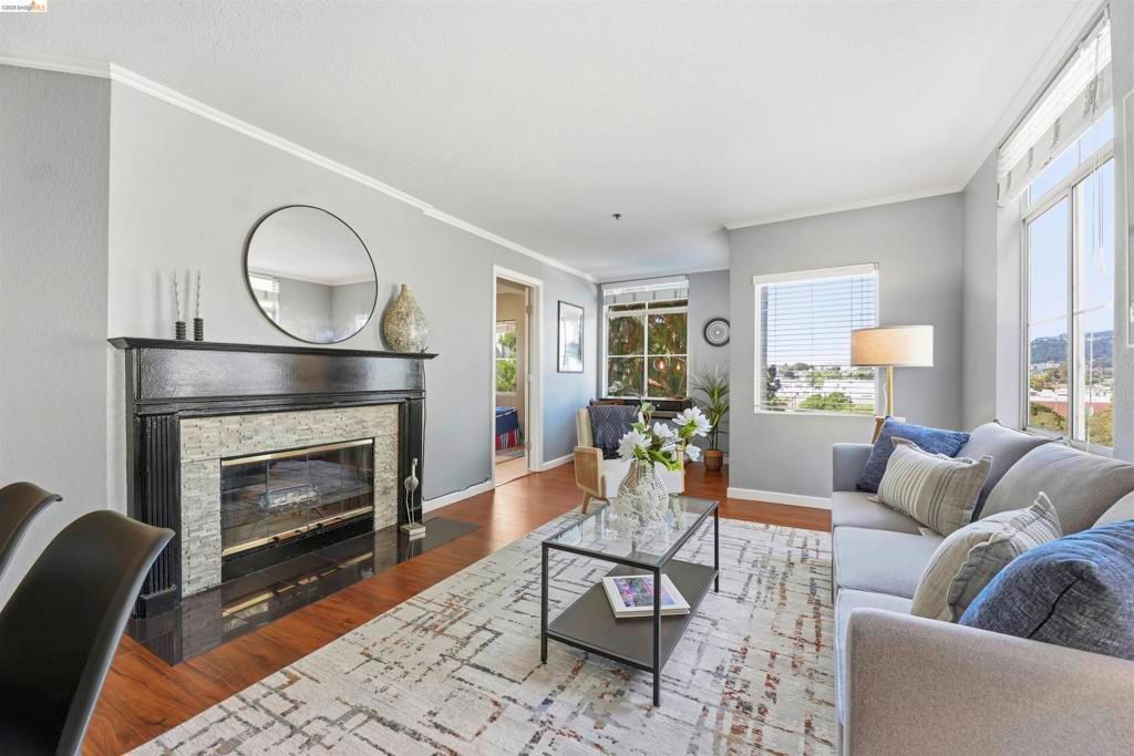 Image 4 of property listing at 535 Pierce 5203, Albany, CA 94706