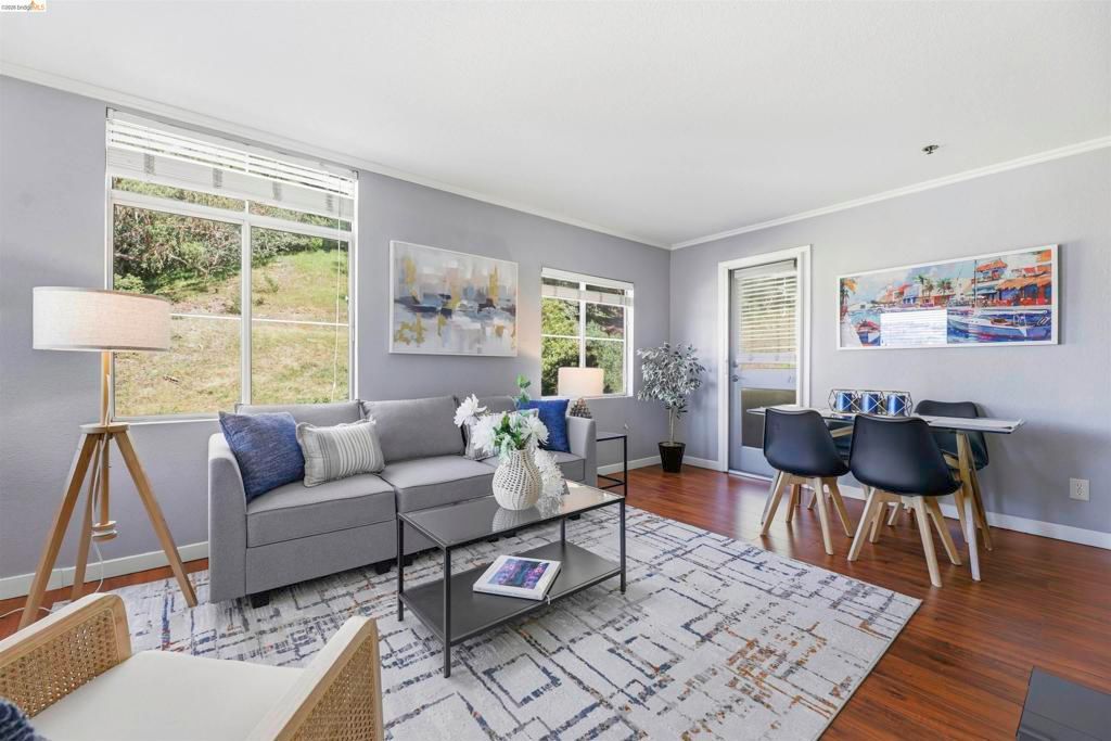 Image 5 of property listing at 535 Pierce 5203, Albany, CA 94706