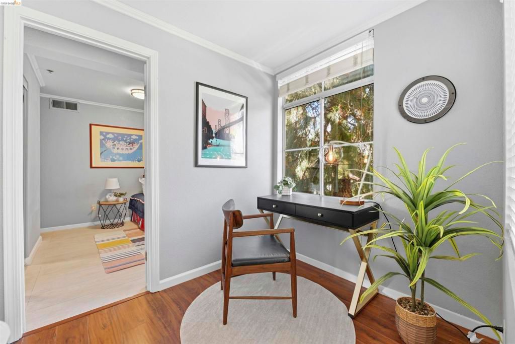 Image 7 of property listing at 535 Pierce 5203, Albany, CA 94706