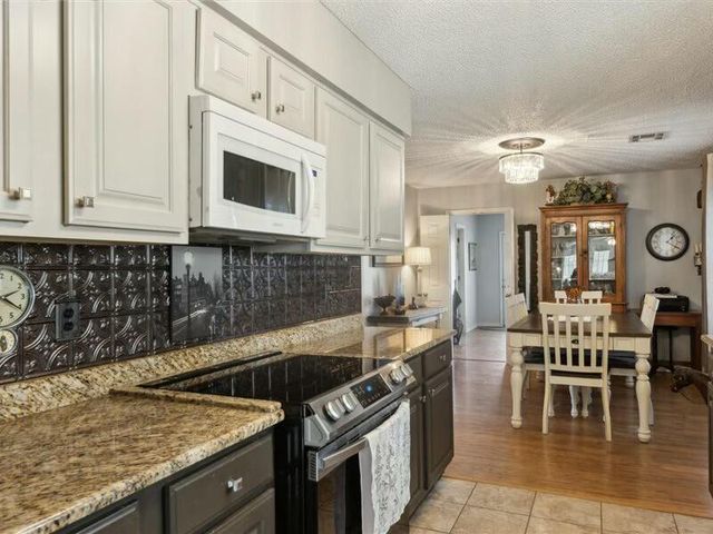 31990 S 624 Place 48, Grove, OK 74344