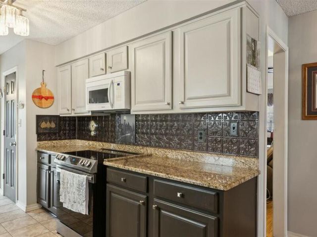 31990 S 624 Place 48, Grove, OK 74344