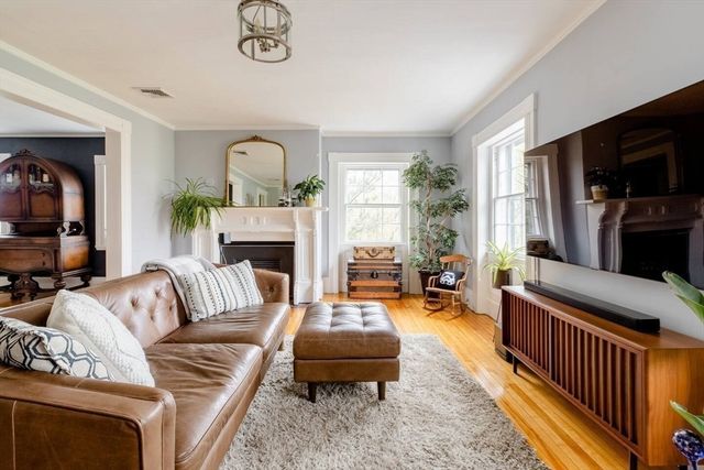 35 Washington Sq 3, Salem, MA 01970