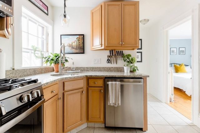 35 Washington Sq 3, Salem, MA 01970