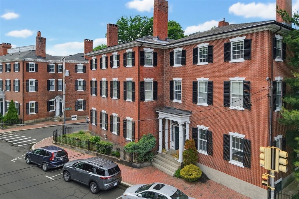 35 Washington Sq 3, Salem, MA 01970