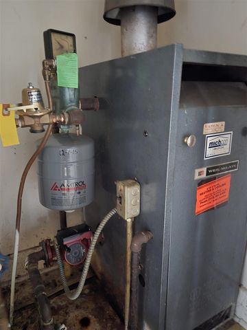 25438 4th Street, Grosse Ile, MI 48138