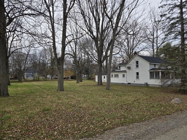 25438 4th Street, Grosse Ile, MI 48138