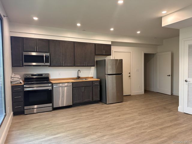 50 Roosevelt Avenue B201, Valley Stream, NY 11581