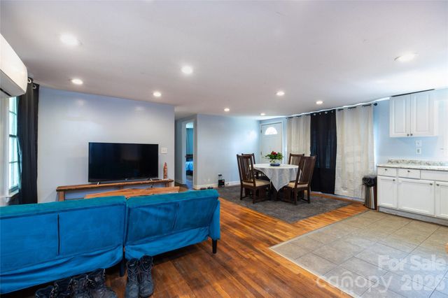 14 Winter Woods Drive, Asheville, NC 28806