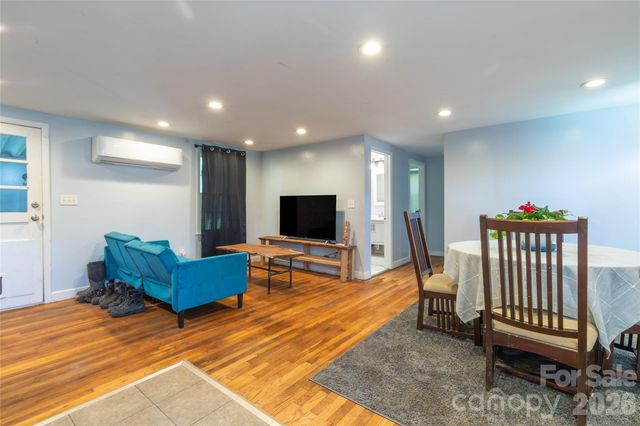 14 Winter Woods Drive, Asheville, NC 28806