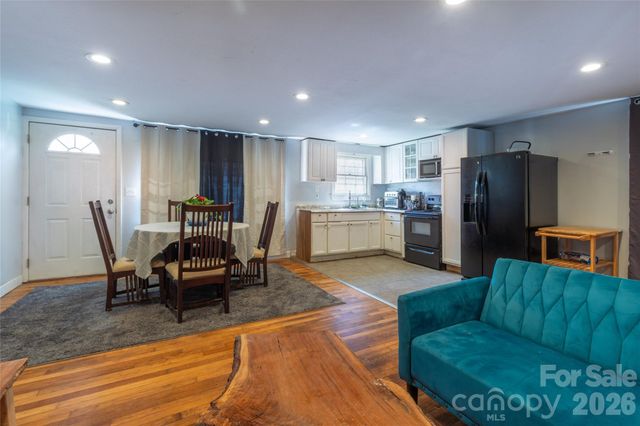 14 Winter Woods Drive, Asheville, NC 28806