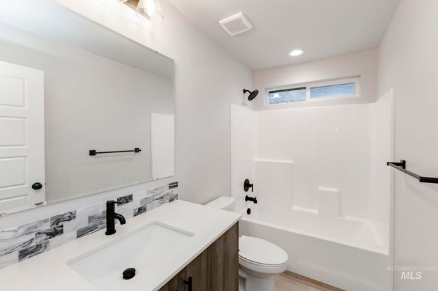 10479 W Tinder St, Star, ID 83669