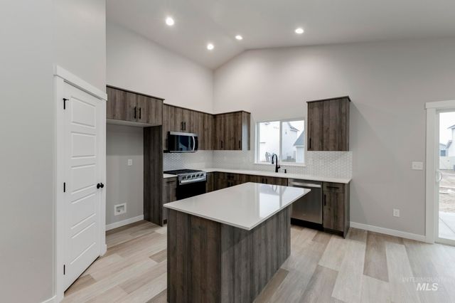 10479 W Tinder St, Star, ID 83669