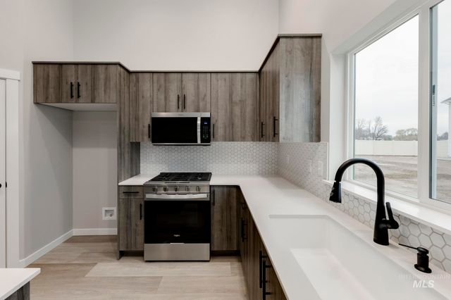 10479 W Tinder St, Star, ID 83669