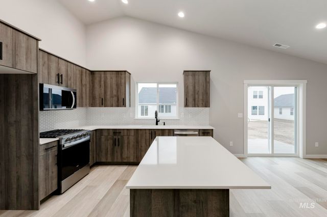 10479 W Tinder St, Star, ID 83669