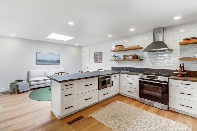 1202 Commons Dr, Sacramento, CA 95825