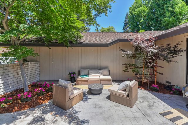 1202 Commons Dr, Sacramento, CA 95825