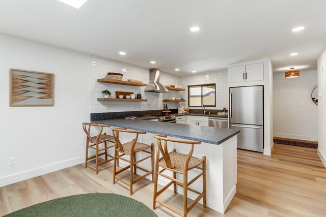 1202 Commons Dr, Sacramento, CA 95825