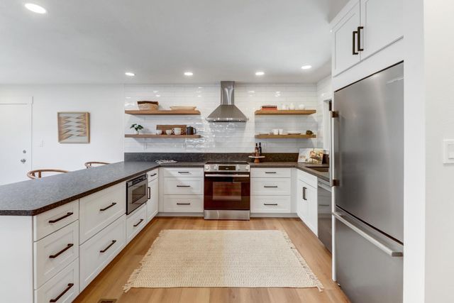 1202 Commons Dr, Sacramento, CA 95825