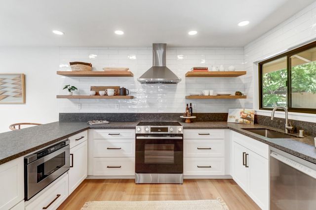 1202 Commons Dr, Sacramento, CA 95825