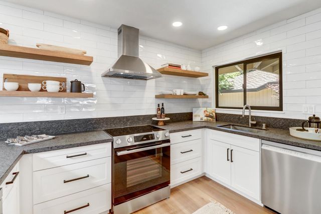 1202 Commons Dr, Sacramento, CA 95825